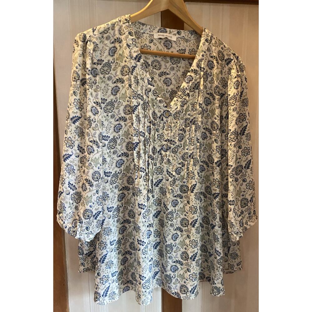 Rose & Olive Top Women’s Shirt 2X Cream Blue Floral Lightweight
